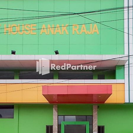Guest House Anak Raja Pangkalan Bun Syariah Mitra Reddoorz Ngoại thất bức ảnh